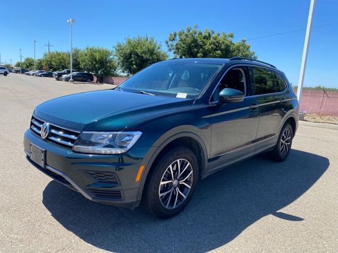 Used 2019 Volkswagen Tiguan SE w/ Panoramic Sunroof Package AWD/4WD image 1