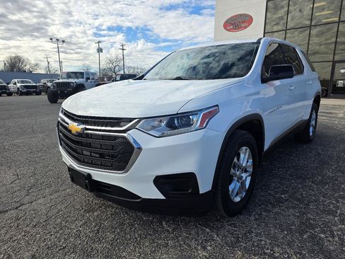 Used 2021 Chevrolet Traverse LS image 3