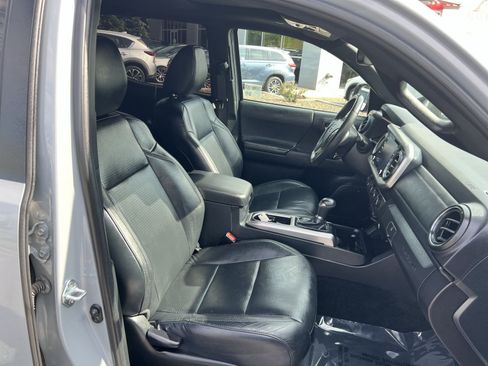 Used 2021 Toyota Tacoma Limited AWD/4WD image 27