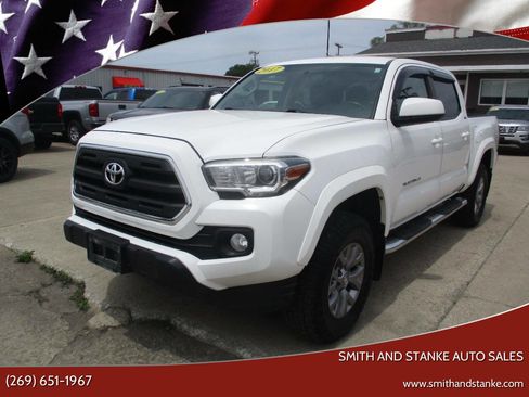 Used 2017 Toyota Tacoma SR5 w/ Tow Package AWD/4WD image 1
