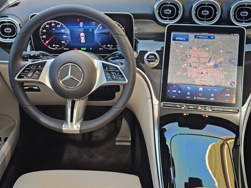 Used 2025 Mercedes-Benz GLC 350e 4MATIC image 27