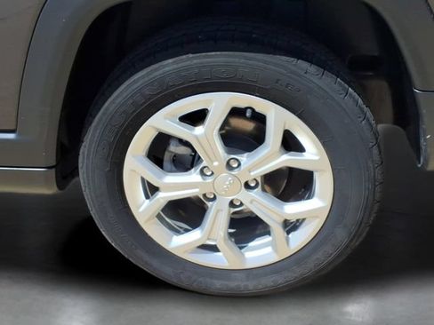Used 2024 Jeep Compass Latitude AWD/4WD image 27