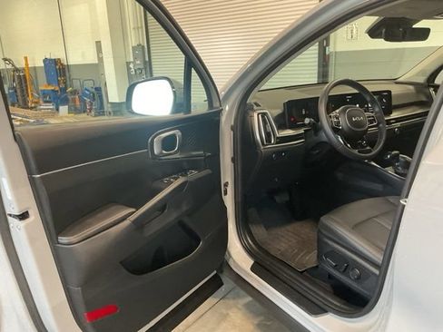Used 2024 Kia Sorento S w/ Panoramic Sunroof Package FWD image 11