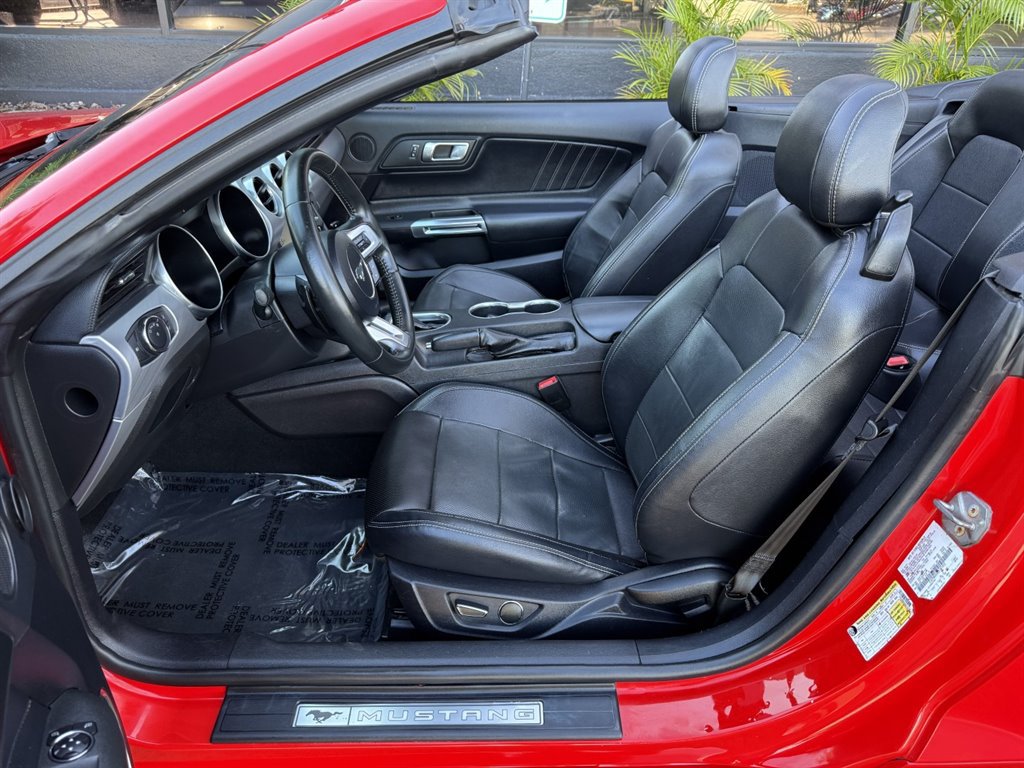 Used 2019 Ford Mustang Convertible RWD image 17