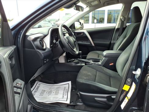 Used 2017 Toyota RAV4 LE image 10