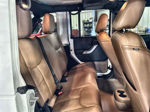 Used 2015 Jeep Wrangler Unlimited Rubicon w/ Dual Top Group image 28