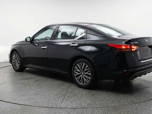 Used 2025 Nissan Altima 2.5 SV image 6