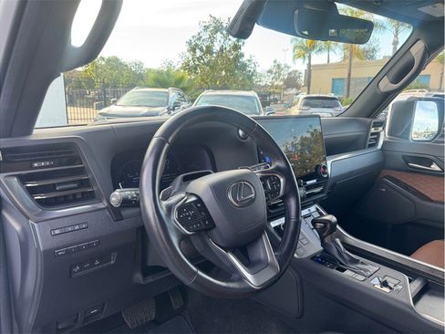 Used 2024 Lexus GX 550 Luxury 4WD w/ Accessory Package (2T) image 27