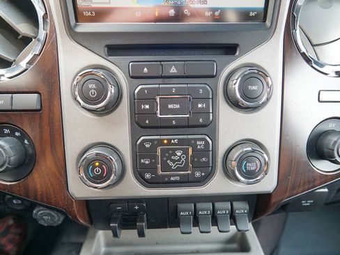 Used 2015 Ford F250 Lariat w/ Lariat Ultimate Package image 28