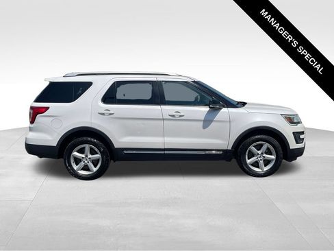 Used 2016 Ford Explorer XLT AWD/4WD image 8