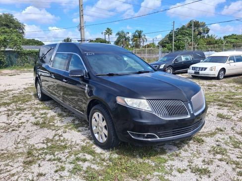 Used 2013 Lincoln MKT AWD image 4