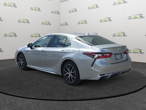 Used 2023 Toyota Camry SE image 3