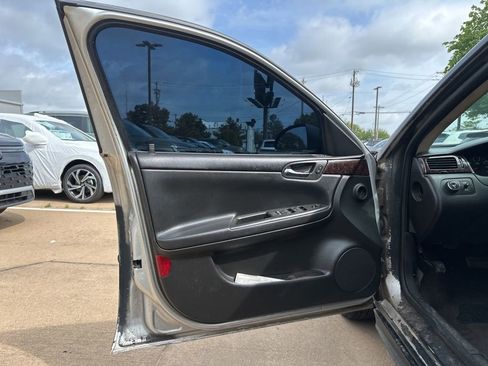 Used 2014 Chevrolet Impala LT w/ LT Sunroof Package image 9