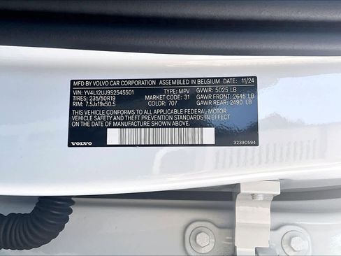 Used 2025 Volvo XC40 B5 Core w/ Protection Package Premier image 35