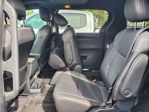 Used 2023 Toyota Sienna XSE w/ XSE Plus Package AWD/4WD image 10