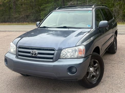 Used 2004 Toyota Highlander 2WD image 2