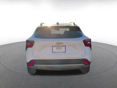 Used 2025 Chevrolet Trax LT image 12
