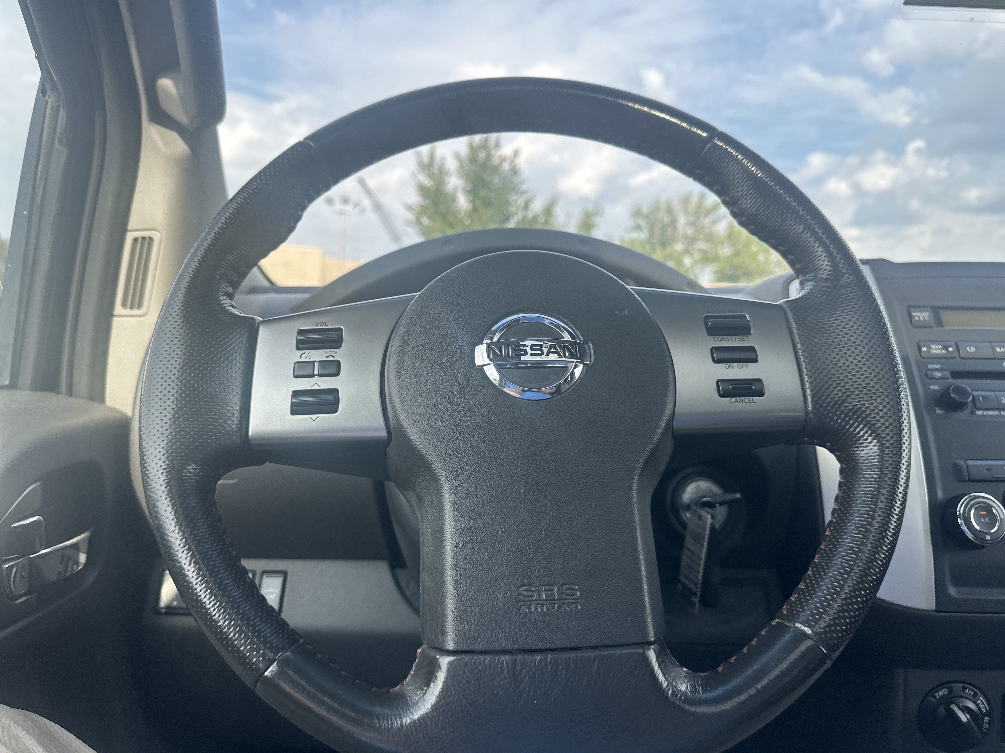 Used 2012 Nissan Frontier PRO-4X w/ Pro-4x Luxury Pkg AWD/4WD image 17