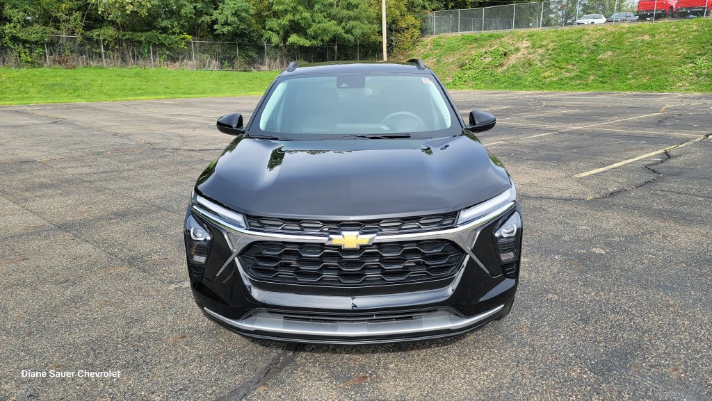 Used 2026 Chevrolet Trax LT FWD image 4