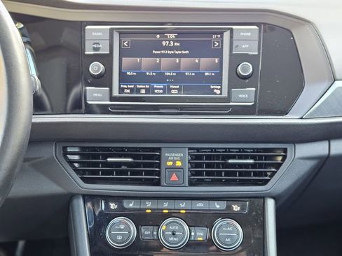 Used 2024 Volkswagen Jetta SE image 21