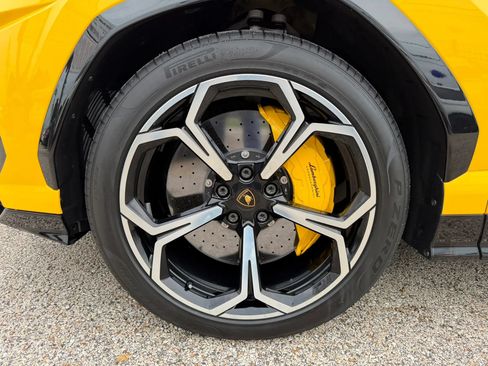 Used 2022 Lamborghini Urus AWD/4WD image 13