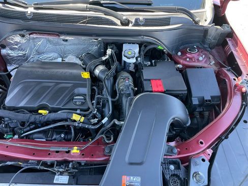 Used 2025 Chevrolet Trax LT FWD image 38