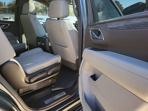 Used 2021 GMC Yukon SLT w/ SLT Luxury Plus Package image 27