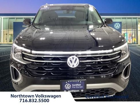 Used 2025 Volkswagen Atlas Peak Edition SE AWD/4WD image 2