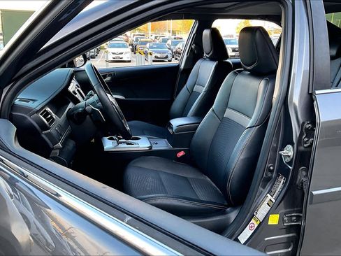 Used 2014 Toyota Camry SE image 7