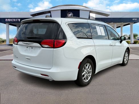 Used 2021 Chrysler Voyager Lxi image 3