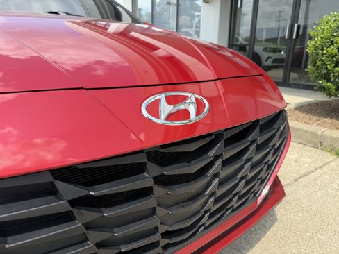 Certified 2022 Hyundai Elantra SEL FWD image 15