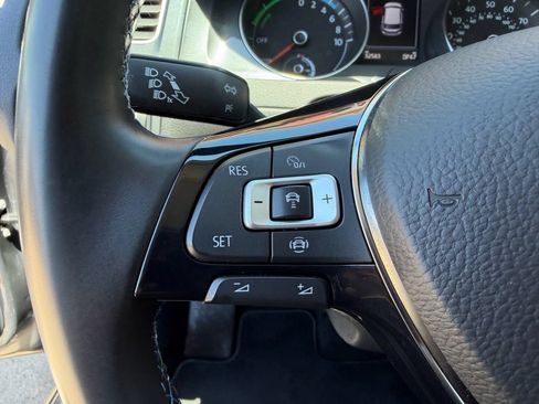 Used 2019 Volkswagen e-Golf SE w/ Driver Assistance Package FWD image 31