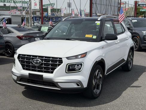 Certified 2023 Hyundai Venue Limited FWD image 4