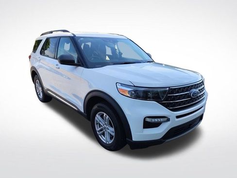 Used 2022 Ford Explorer XLT w/ Equipment Group 202A AWD/4WD image 2