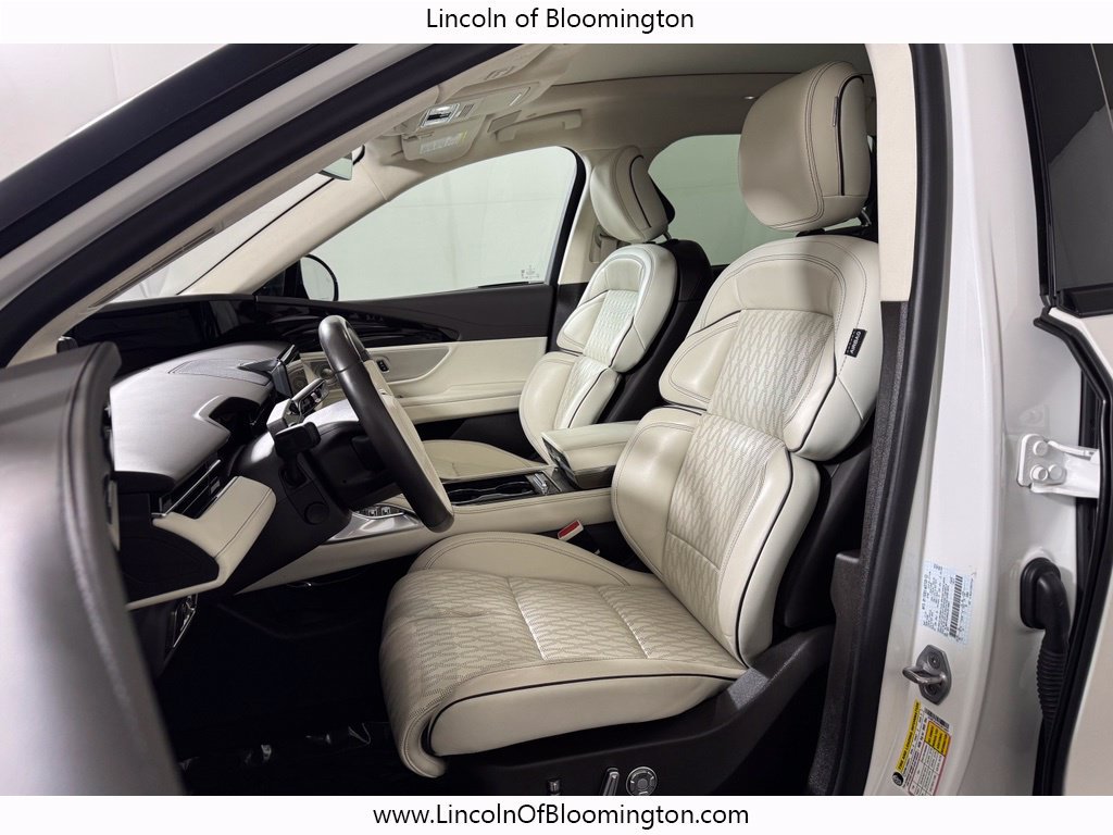 Used 2025 Lincoln Nautilus Black Label AWD/4WD image 17