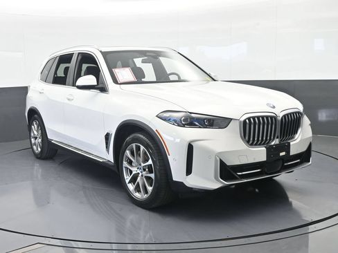 Used 2025 BMW X5 xDrive50e AWD/4WD image 9