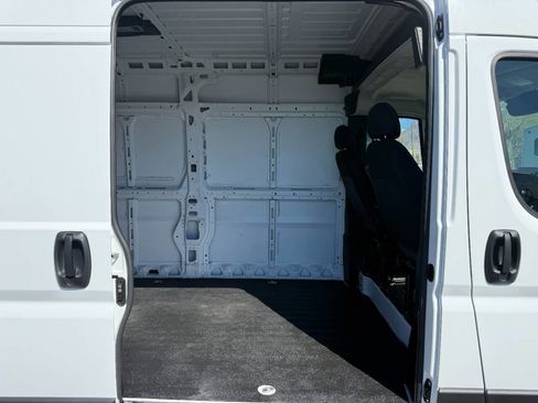 Used 2024 RAM ProMaster 2500 w/ Convenience Group image 23