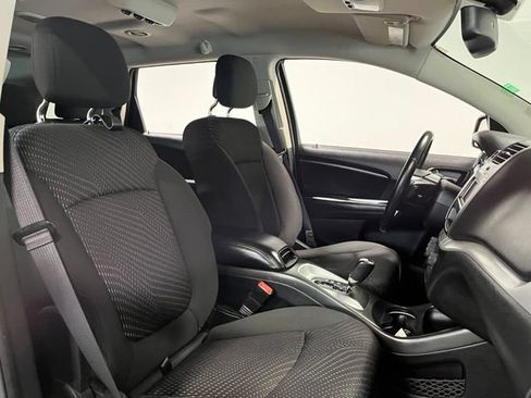 Used 2017 Dodge Journey SXT w/ Chrome Appearance Group FWD image 10