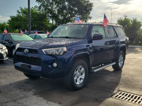 Used 2015 Toyota 4Runner SR5 AWD/4WD image 6