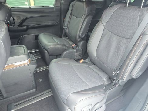 Certified 2025 Toyota Sienna Platinum image 13