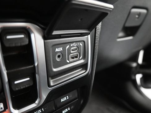 Used 2024 Jeep Gladiator Sport w/ Premium Package AWD/4WD image 25