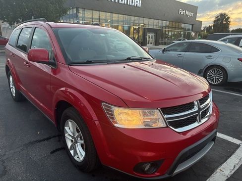 Used 2017 Dodge Journey SXT w/ Premium Group image 3