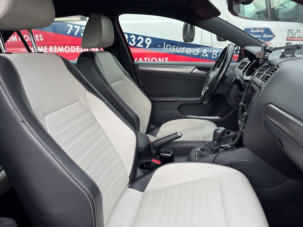 Used 2016 Volkswagen Jetta Sport w/ Lighting Package FWD image 4