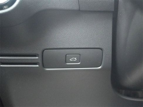 Used 2023 Volvo XC40 Recharge Ultimate image 26