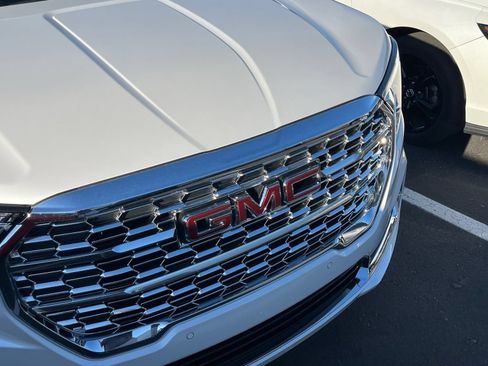 Used 2024 GMC Terrain Denali AWD/4WD image 7