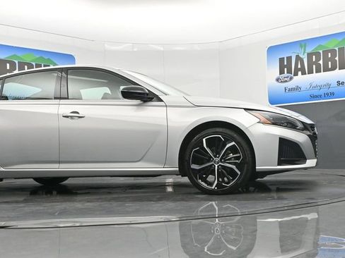 Used 2025 Nissan Altima 2.5 SR image 21