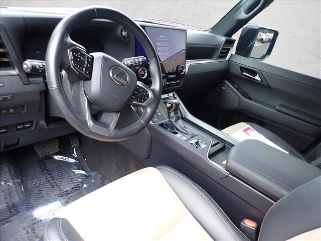 Used 2025 Lexus GX 550 AWD/4WD image 10