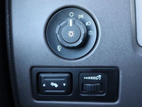 Used 2010 Ford F150 XLT image 28