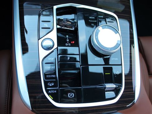 New 2026 BMW X7 M60i image 33