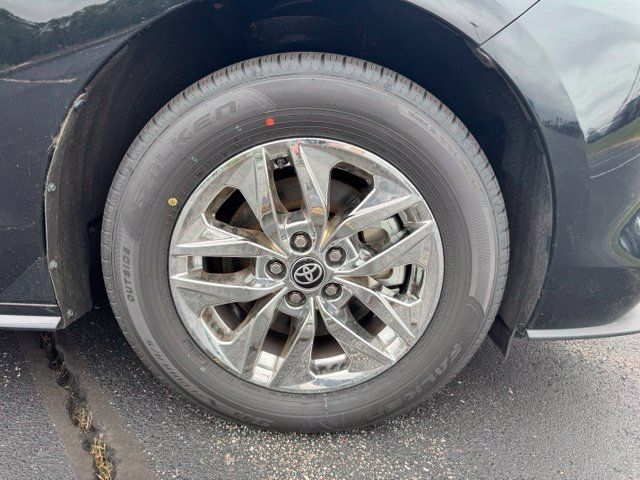 Certified 2025 Toyota Sienna LE w/ LE Plus Package AWD/4WD image 10